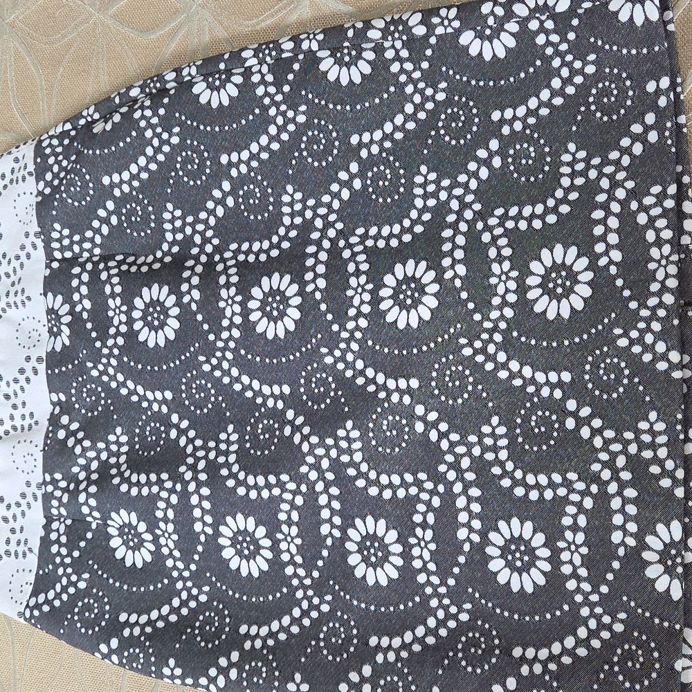 Banana Republic Gray And White Floral Skirt!